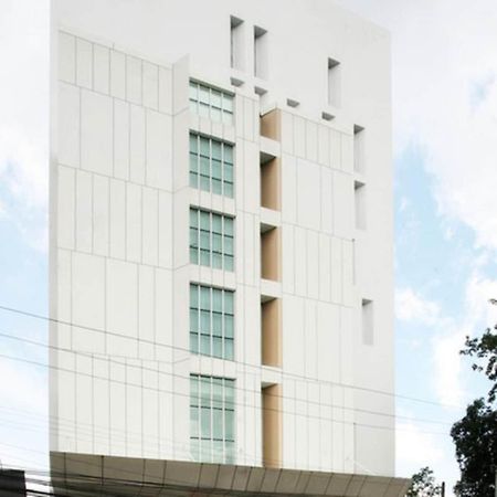 Wyne Hotel Yangon Esterno foto
