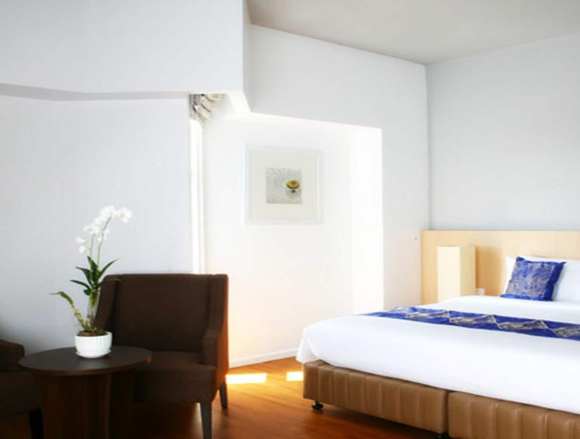 Wyne Hotel Yangon Esterno foto