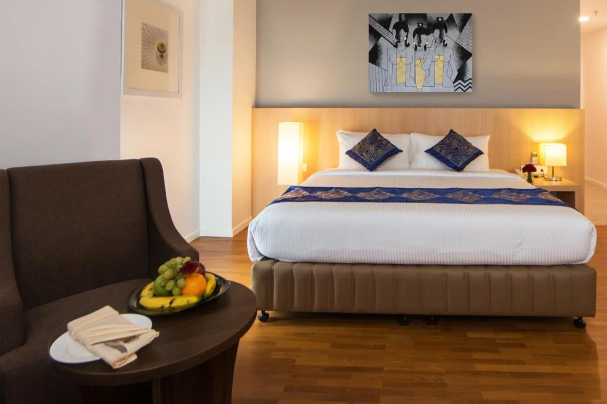 Wyne Hotel Yangon Esterno foto