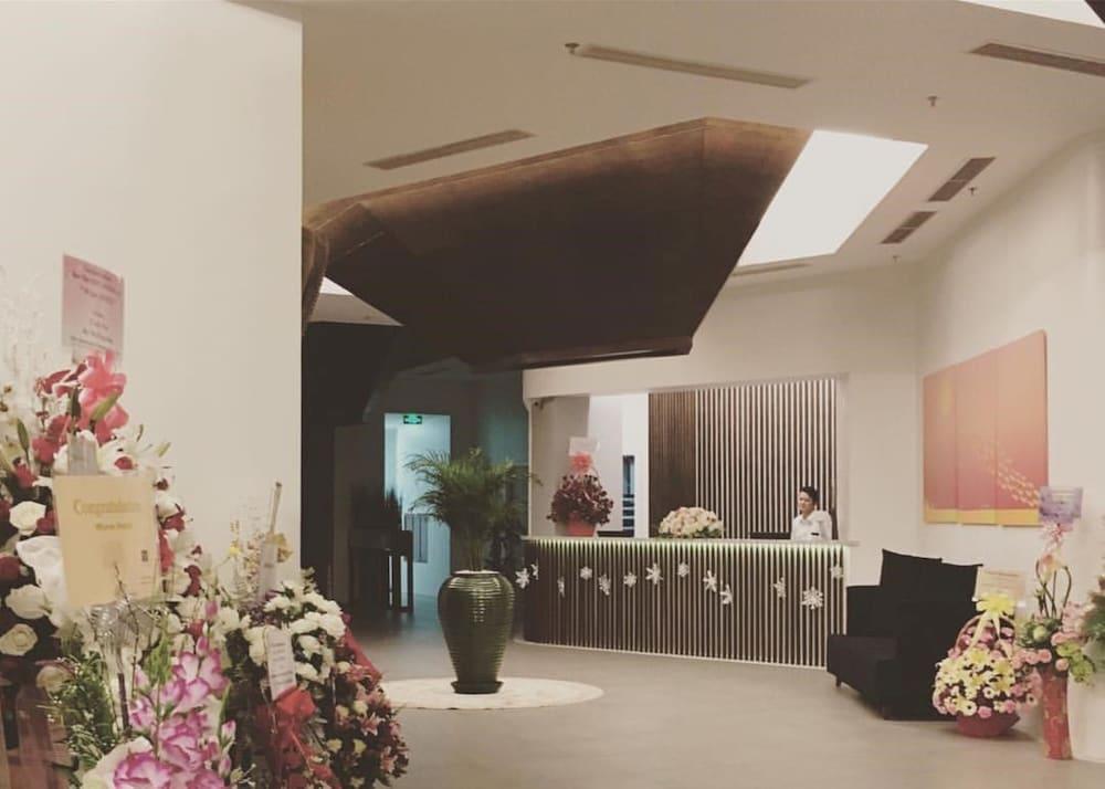 Wyne Hotel Yangon Esterno foto