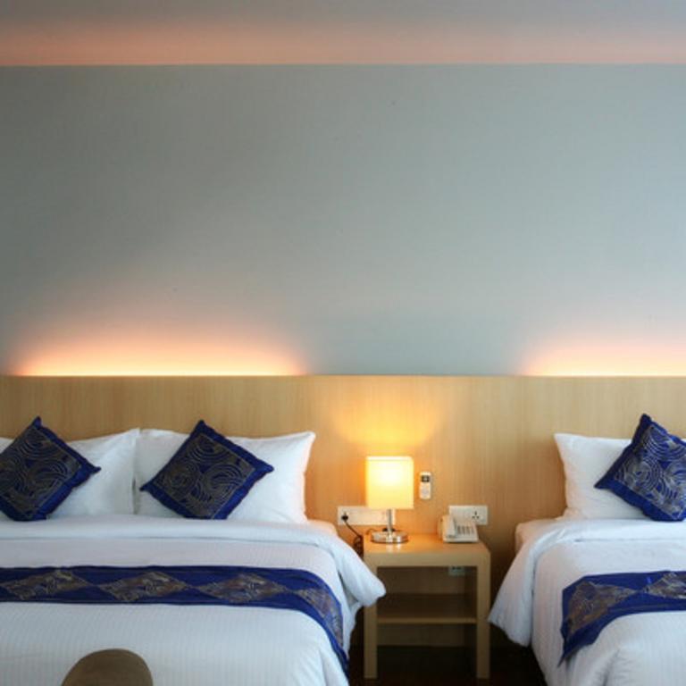 Wyne Hotel Yangon Esterno foto
