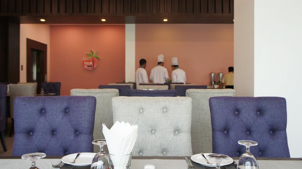 Wyne Hotel Yangon Esterno foto