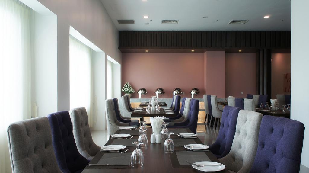 Wyne Hotel Yangon Esterno foto
