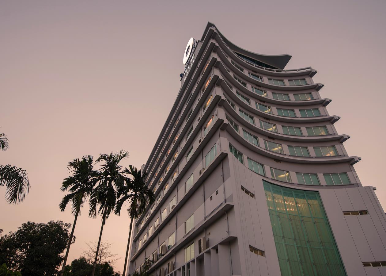 Wyne Hotel Yangon Esterno foto