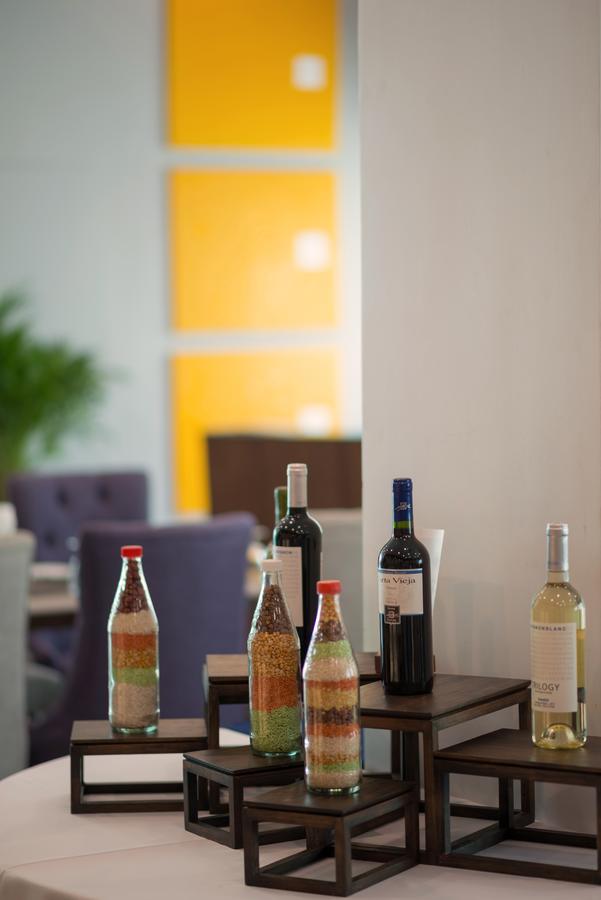 Wyne Hotel Yangon Esterno foto