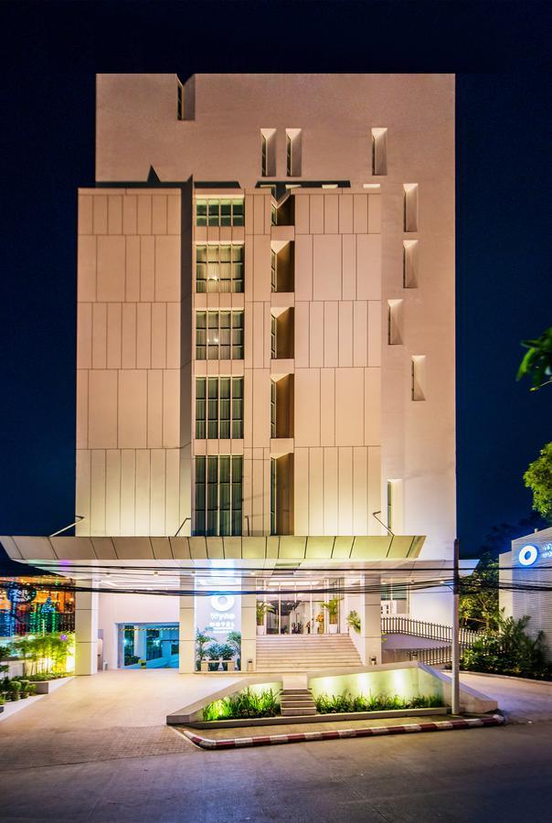 Wyne Hotel Yangon Esterno foto