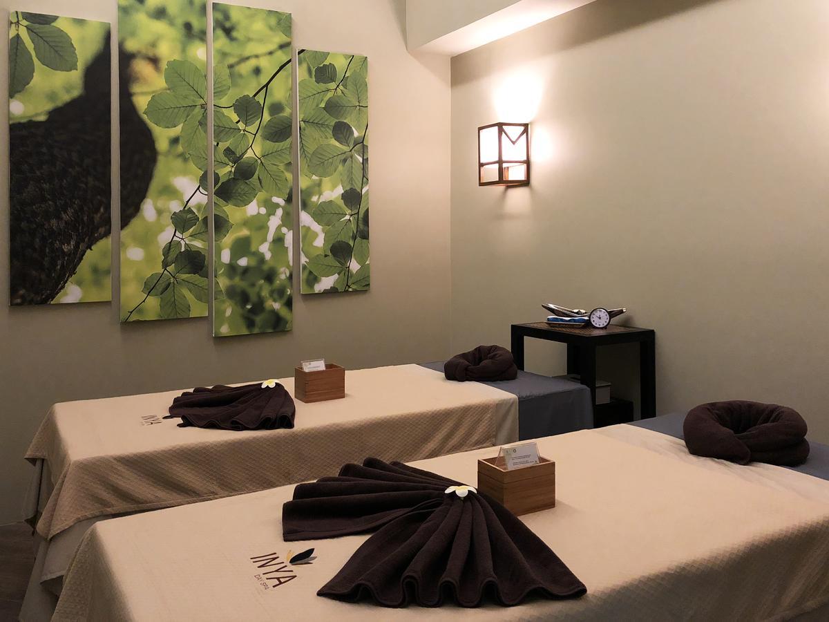 Wyne Hotel Yangon Esterno foto