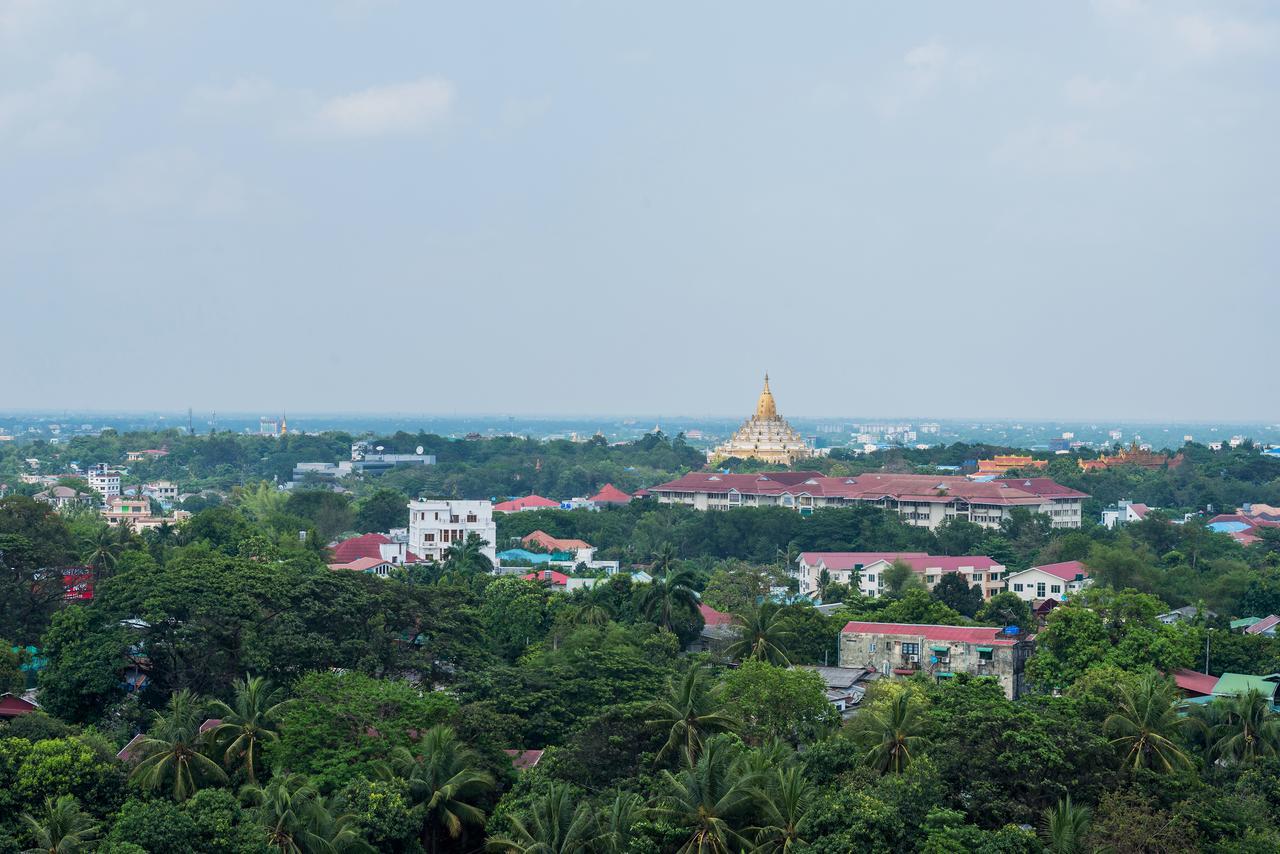 Wyne Hotel Yangon Esterno foto